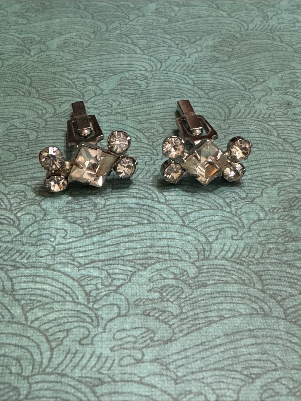 MEN’S SILVER TONE AND CLEAR RHINESTONES CUFF LINKS